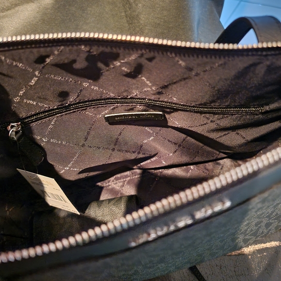 Brand new AUTHENTIC MICHAEL KORS BAG AND WALLET - Picture 11 of 13